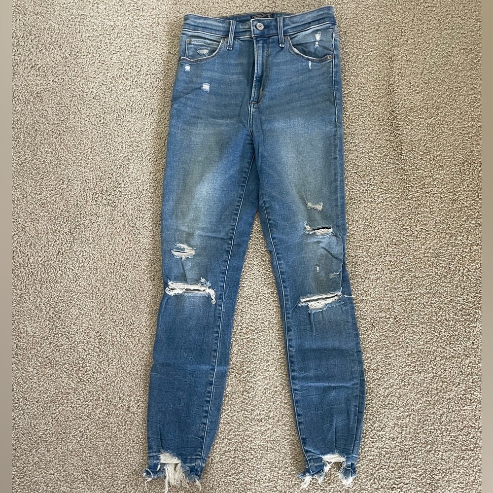 Abercrombie & Fitch High Rise Distressed Skinny Jeans Size 26